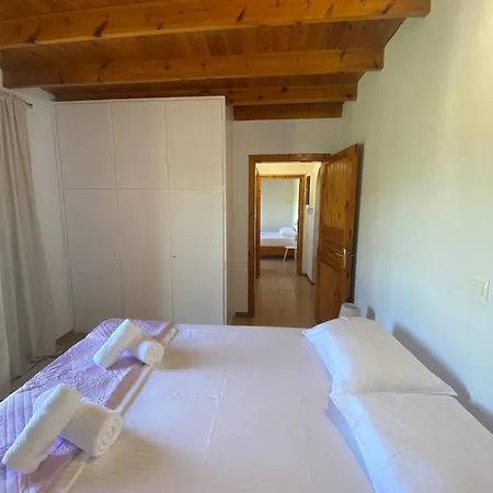 Johnny Jo 빌라 아이기오