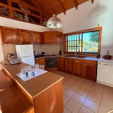 Villa Johnny Jo Aigio