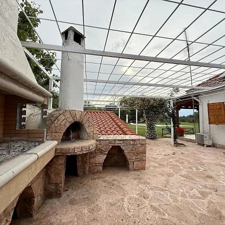 Villa Johnny Jo Aigio