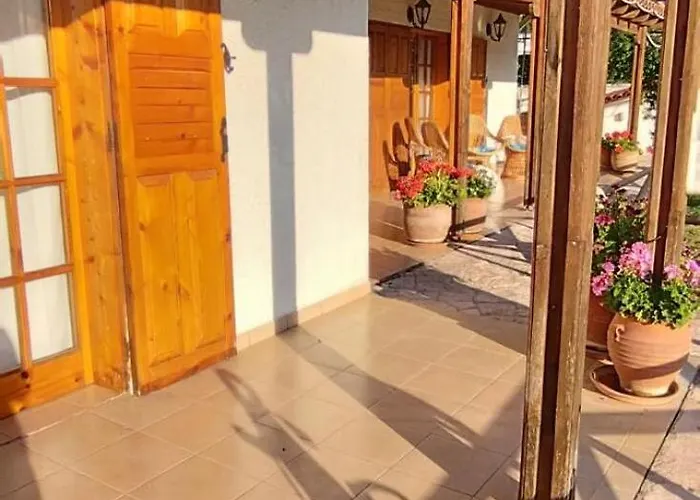 Villa Johnny Jo Egio