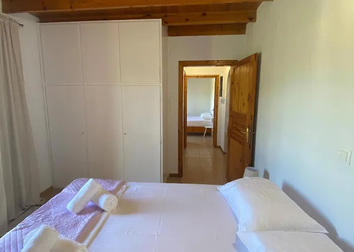 Johnny Jo Villa Egio