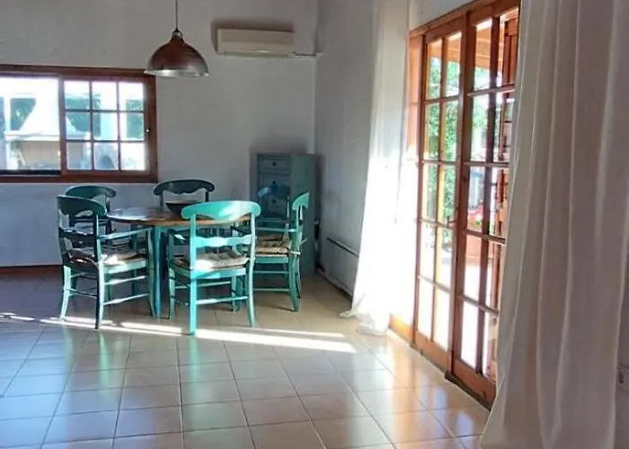 Johnny Jo Βίλα Αίγιο